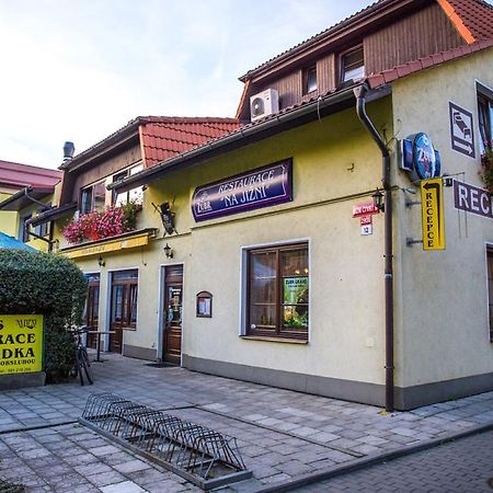 Hotel Na Jizni Přerov Exteriör bild