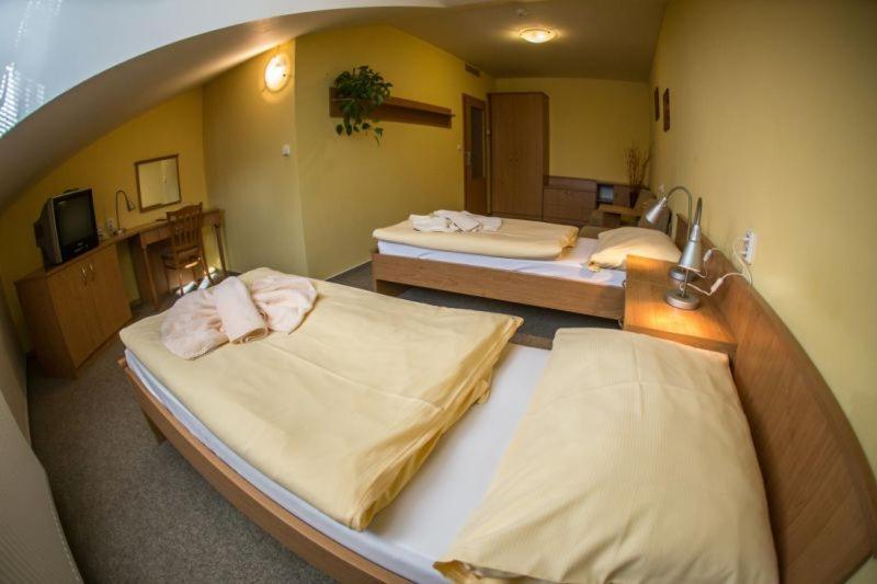 Hotel Na Jizni Přerov Exteriör bild