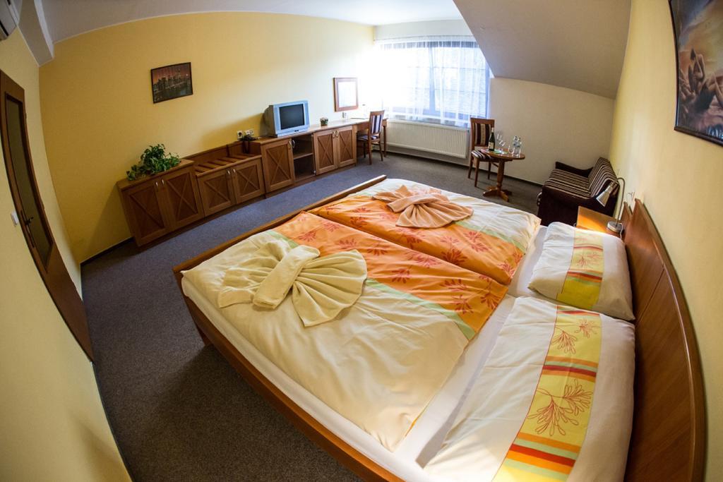 Hotel Na Jizni Přerov Rum bild