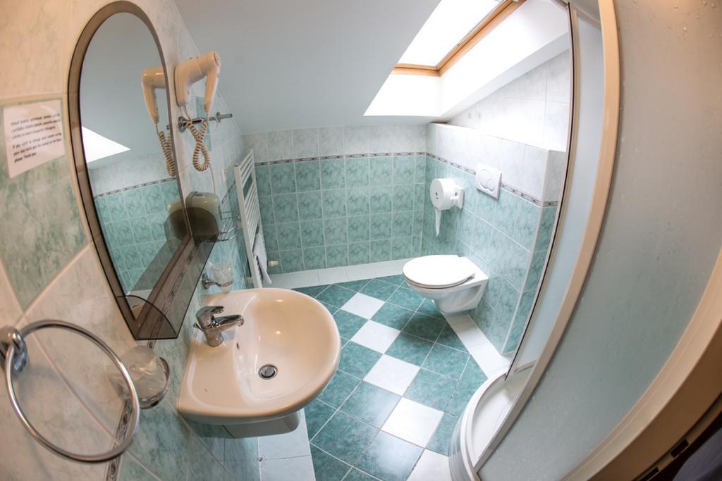 Hotel Na Jizni Přerov Rum bild