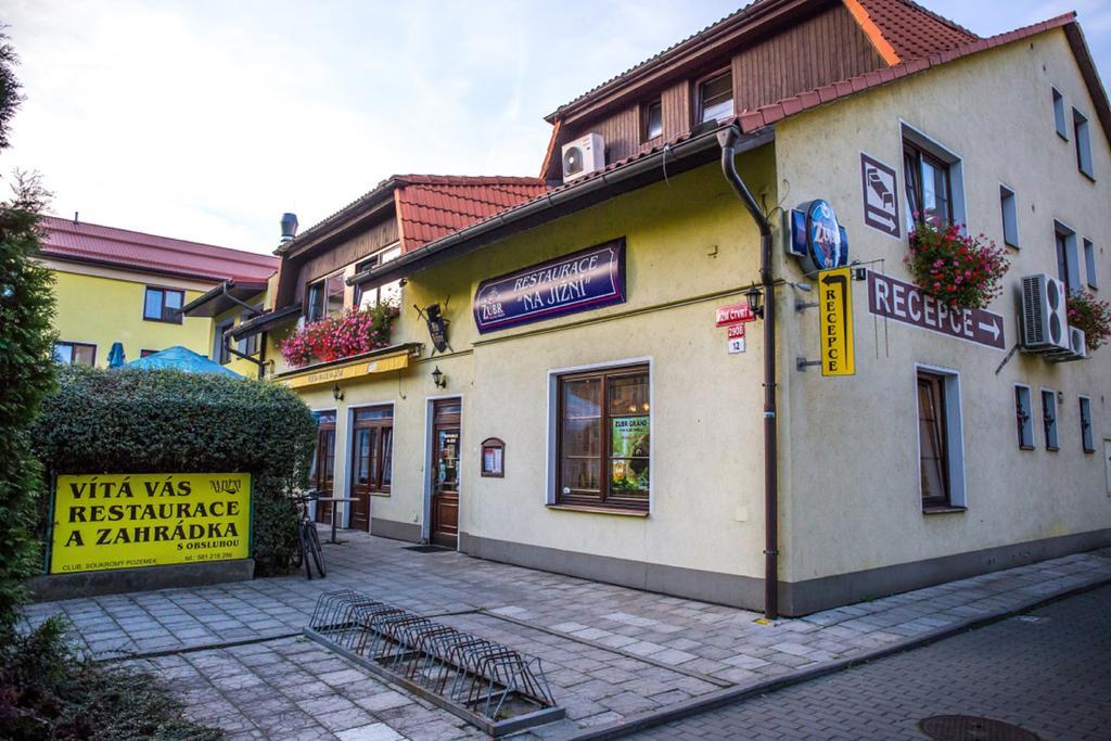 Hotel Na Jizni Přerov Exteriör bild