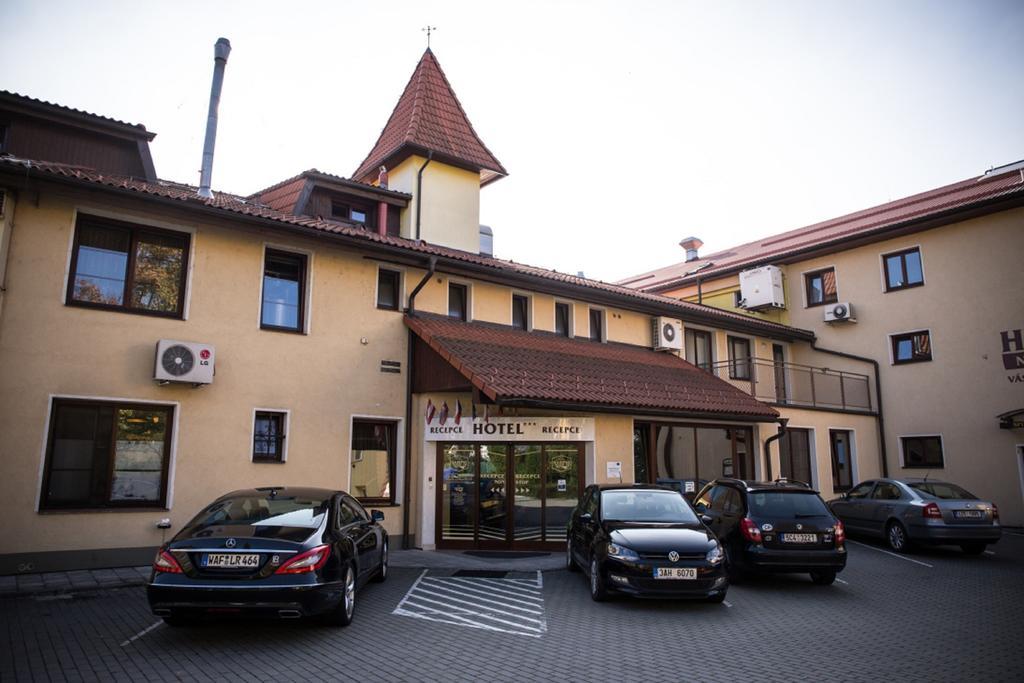 Hotel Na Jizni Přerov Exteriör bild