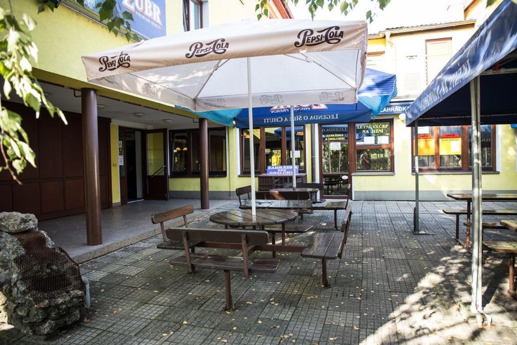 Hotel Na Jizni Přerov Exteriör bild